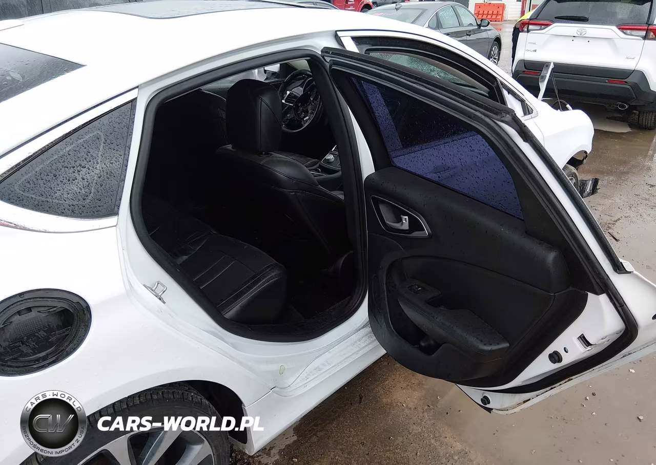 2016 Chrysler 200 C VIN:1C3CCCCG1GN163434 - 8