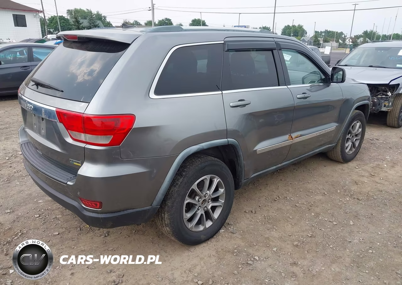 2011 Jeep Grand Cherokee Laredo VIN:1J4RR4GG4BC724616 - 4