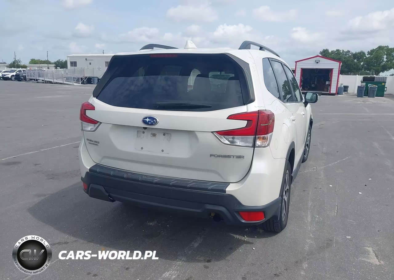 2019 Subaru Forester Premium VIN:JF2SKAEC4KH567331 - 4