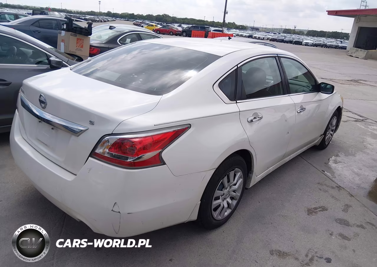 2015 Nissan Altima 2.5 S VIN:1N4AL3AP4FC573568 - 4