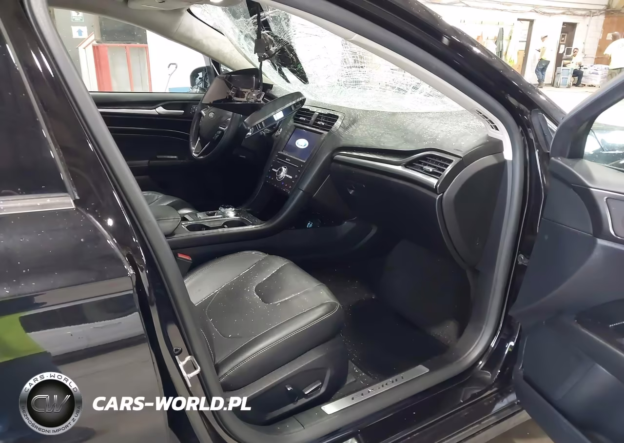 2020 Ford Fusion Titanium VIN:3FA6P0D9XLR235790 - 5