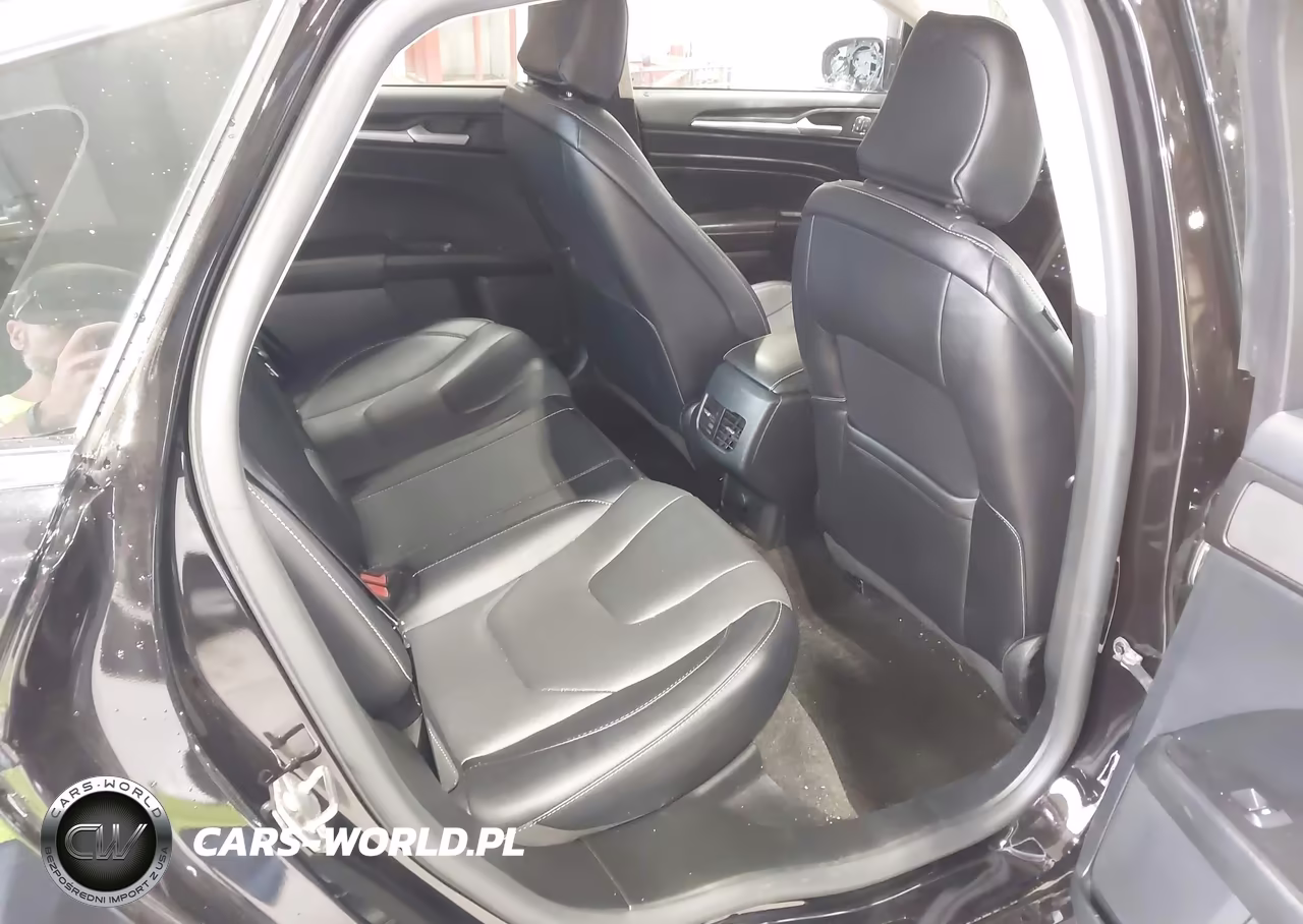 2020 Ford Fusion Titanium VIN:3FA6P0D9XLR235790 - 8