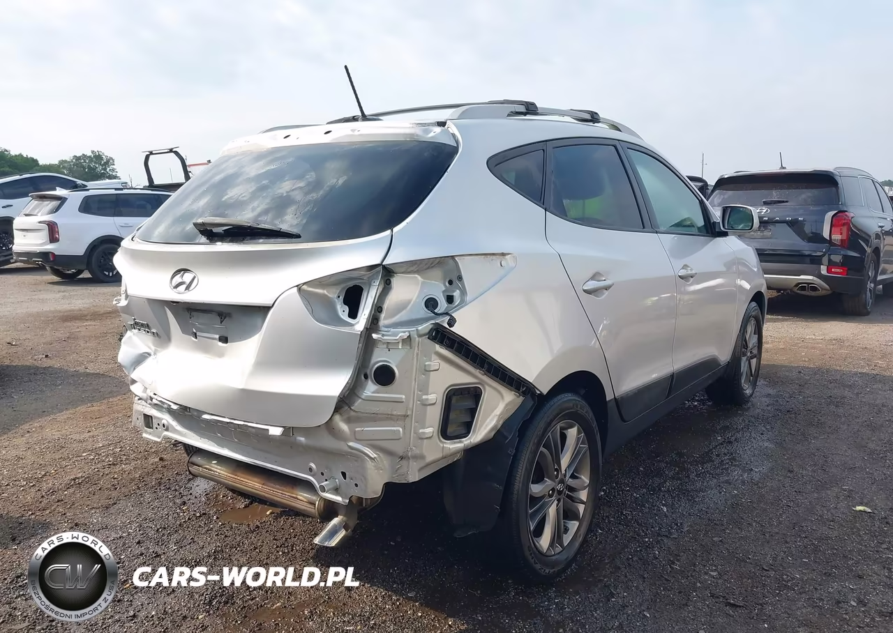 2015 Hyundai Tucson Se VIN:KM8JU3AG9FU049362 - 4