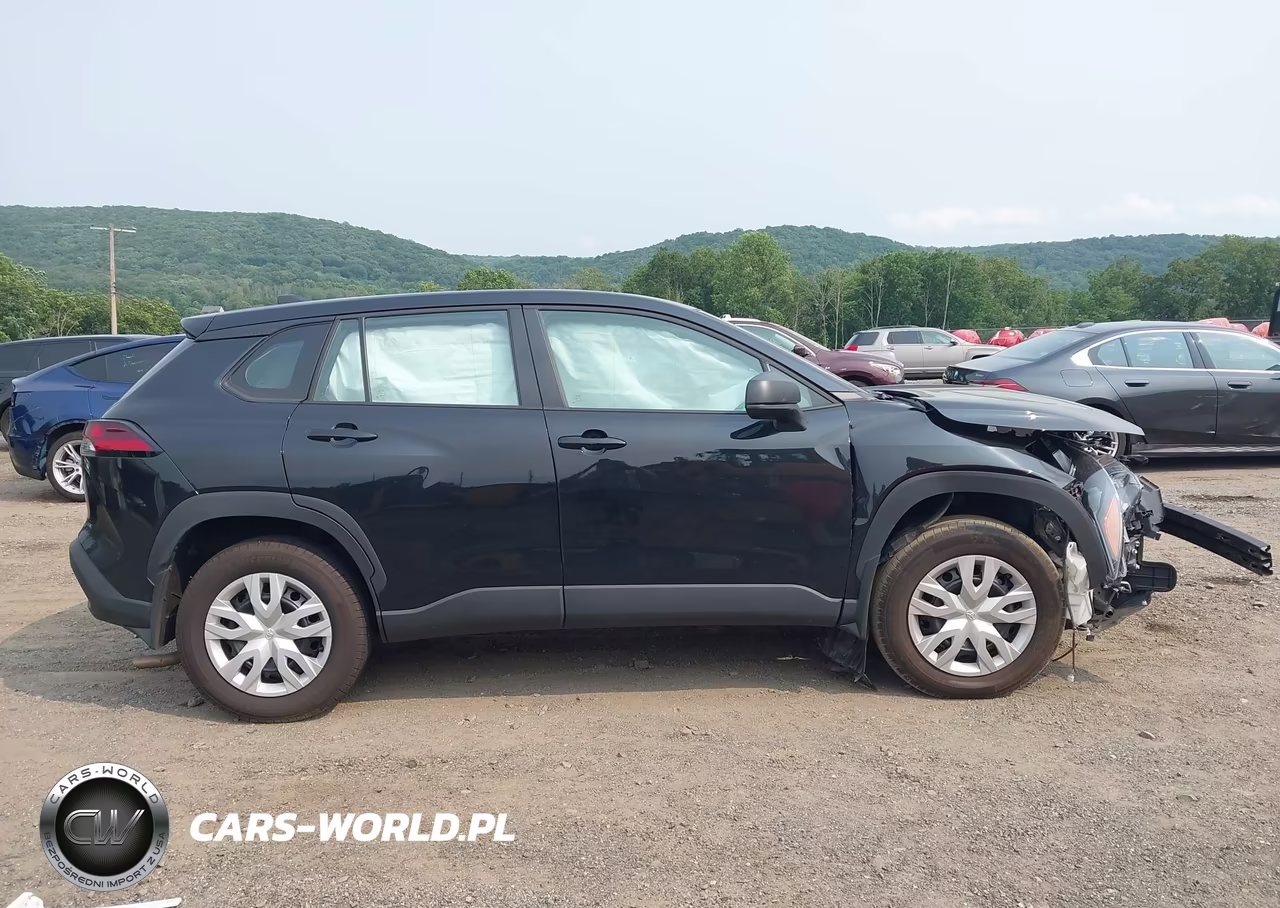 2026 Toyota Corolla Cross L VIN:7MUAAABG9TV165117 - 13