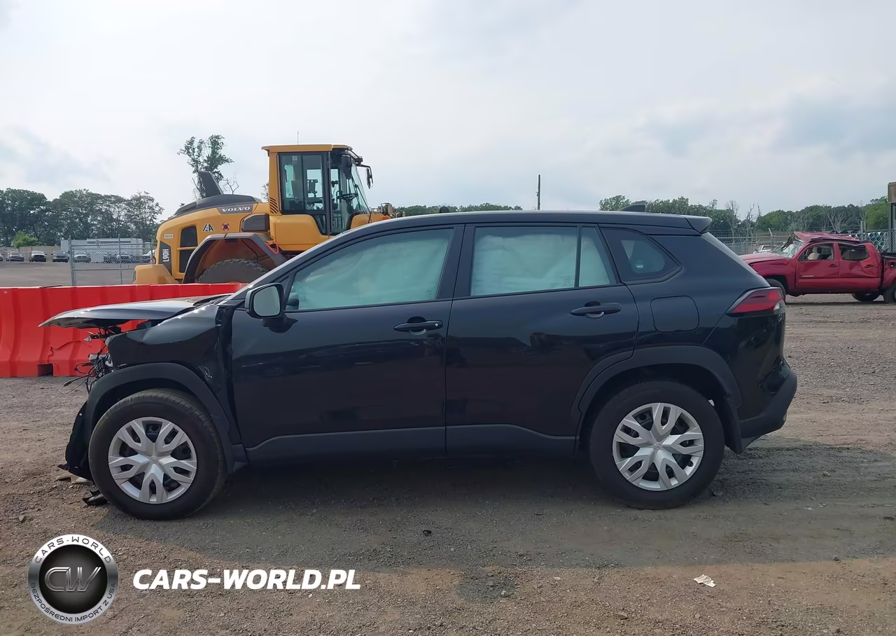 2026 Toyota Corolla Cross L VIN:7MUAAABG9TV165117 - 14