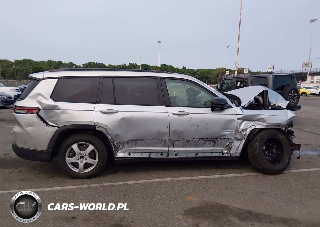 2025 Jeep Grand Cherokee L Altitude X 4X4 VIN:1C4RJKAG9S8718985 - 13