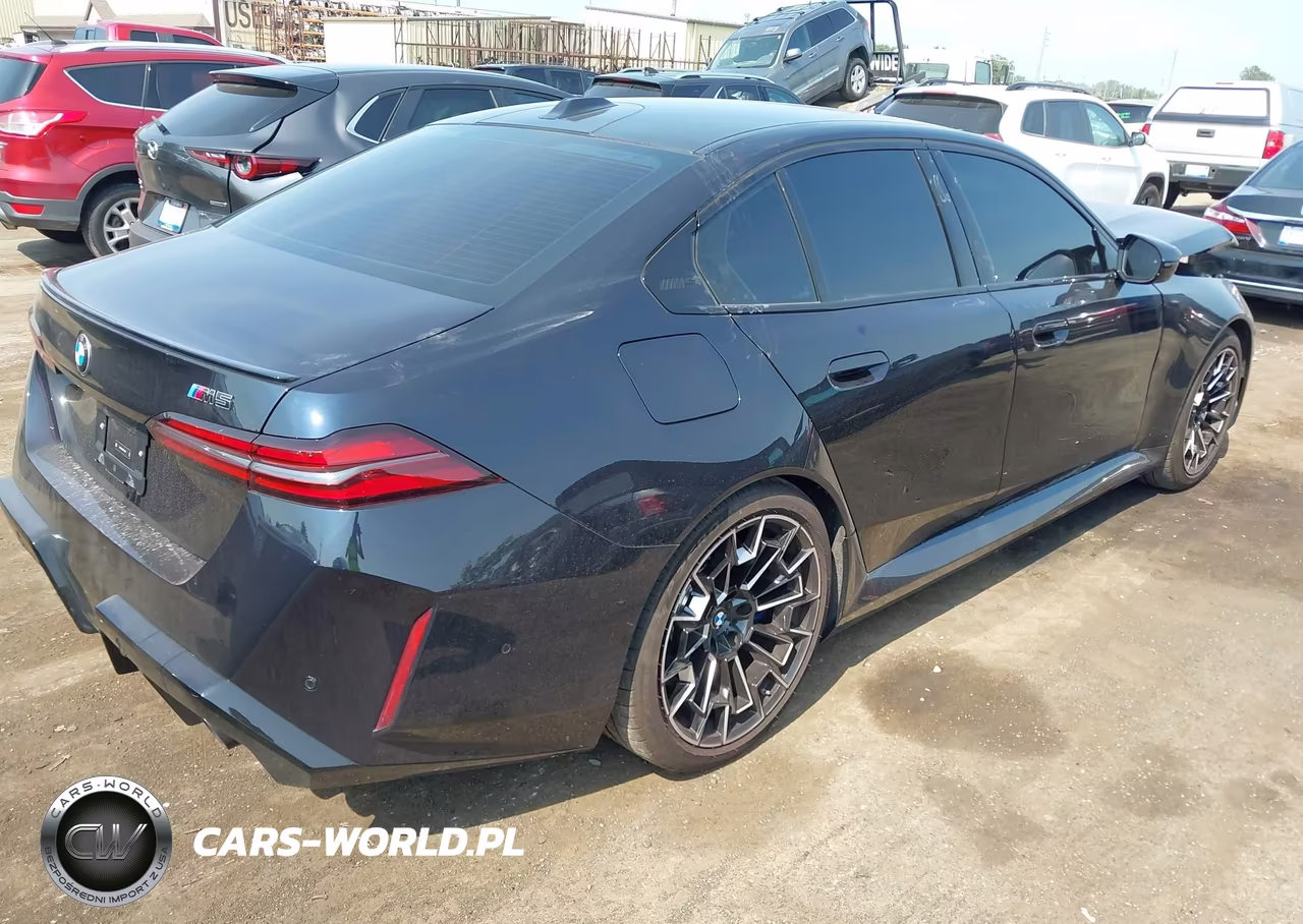 2026 BMW M5 VIN:WBS83FK08TCV74108 - 4
