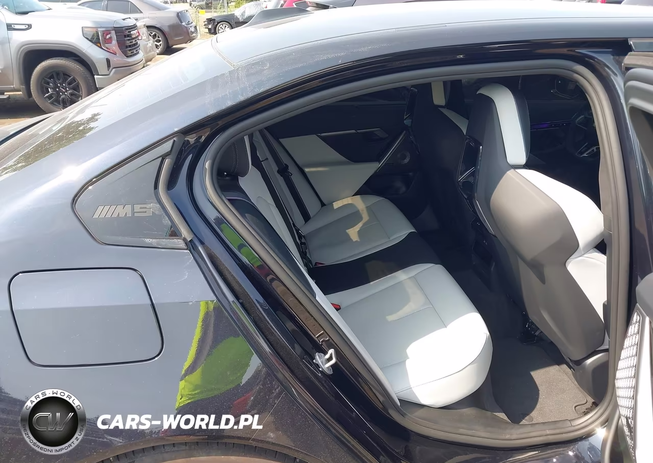 2026 BMW M5 VIN:WBS83FK08TCV74108 - 8