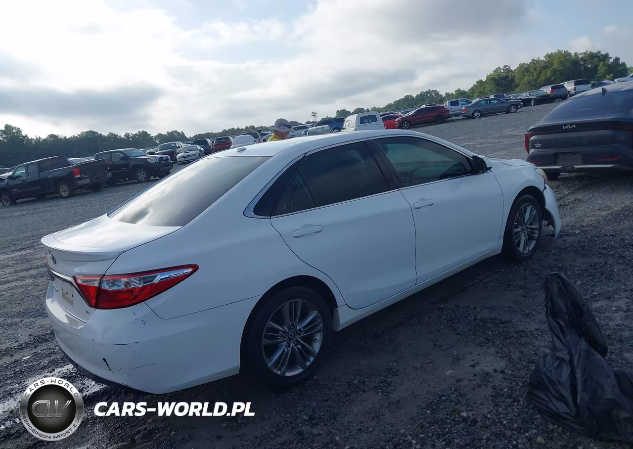 2016 Toyota Camry Se VIN:4T1BF1FK3GU149006 - 4