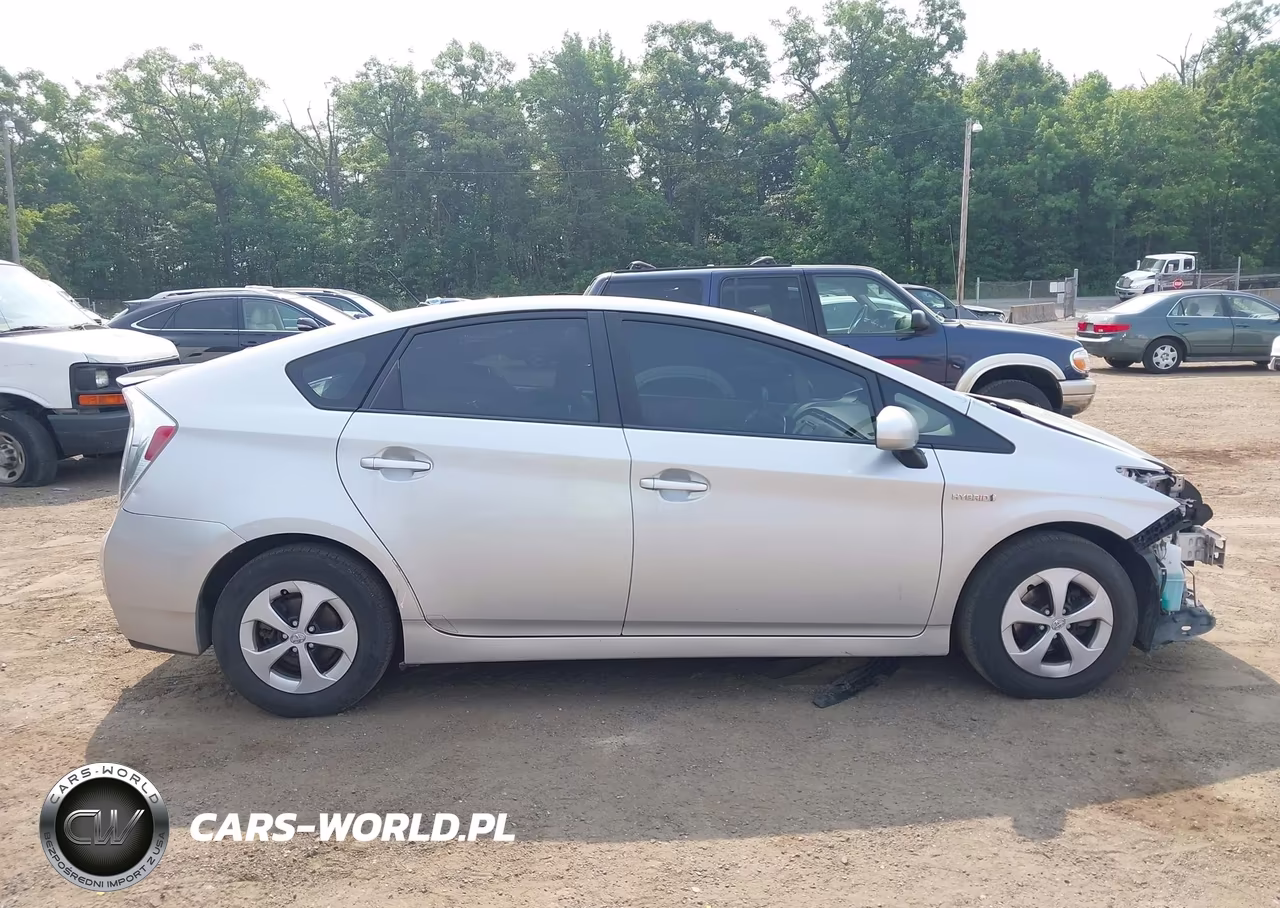 2014 Toyota Prius Two VIN:JTDKN3DU5E1766557 - 14