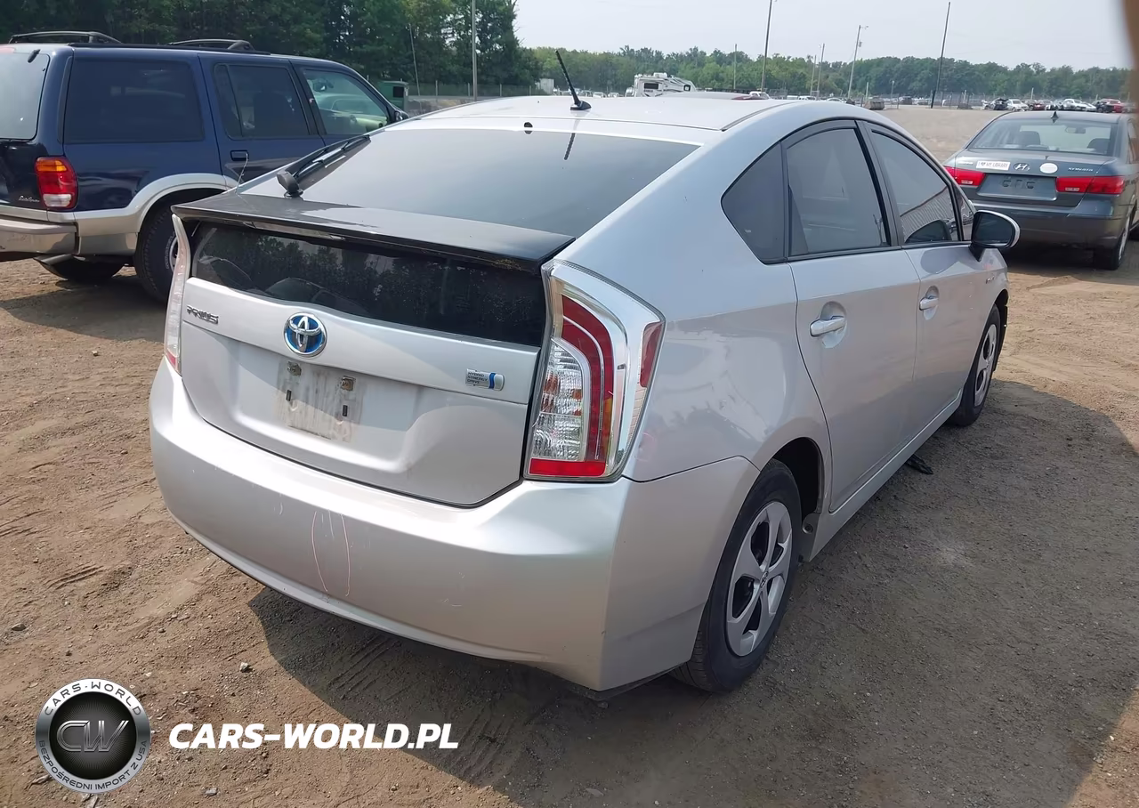 2014 Toyota Prius Two VIN:JTDKN3DU5E1766557 - 4