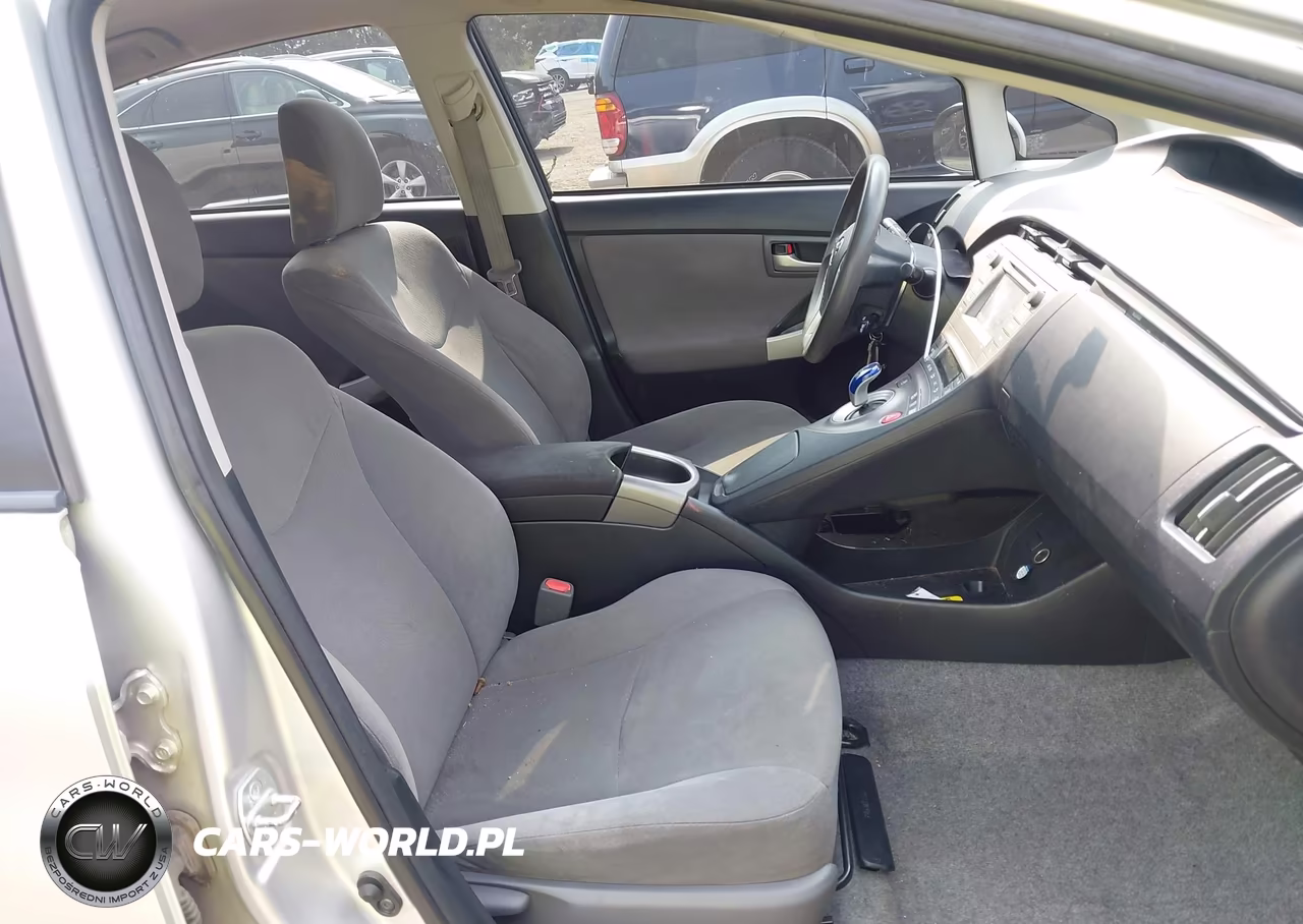 2014 Toyota Prius Two VIN:JTDKN3DU5E1766557 - 5