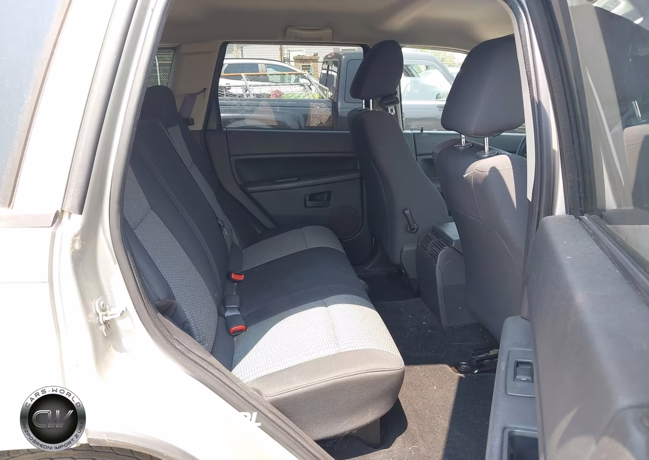 2008 Jeep Grand Cherokee Laredo VIN:1J8GR48K98C118326 - 8