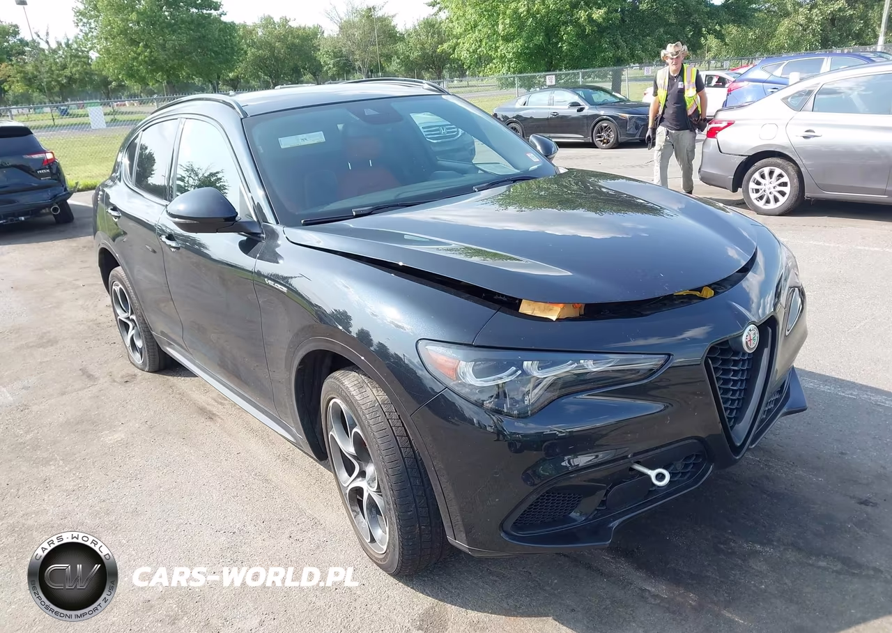 2024 Alfa Romeo Stelvio Veloce Awd – zdjęcie 1 z 16