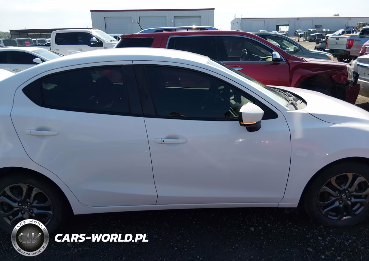 2019 Toyota Yaris Le VIN:3MYDLBYV7KY512160 - 13