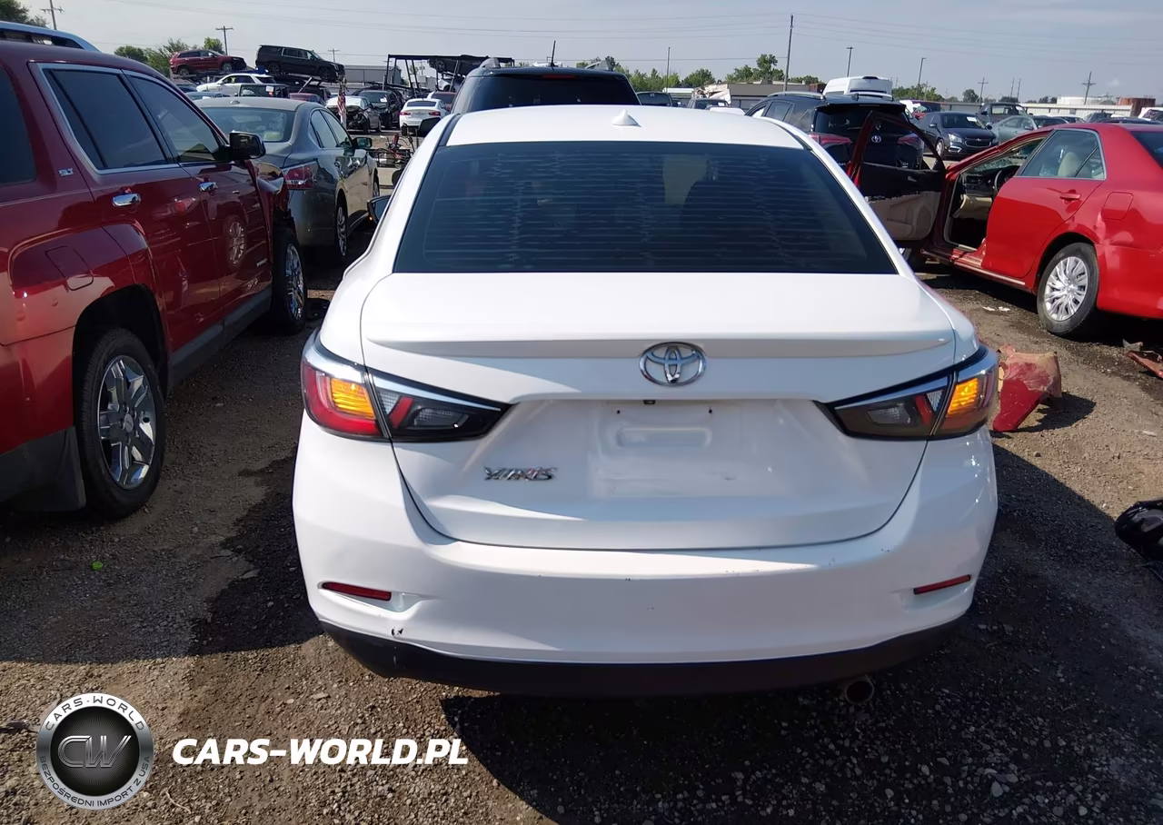2019 Toyota Yaris Le VIN:3MYDLBYV7KY512160 - 16