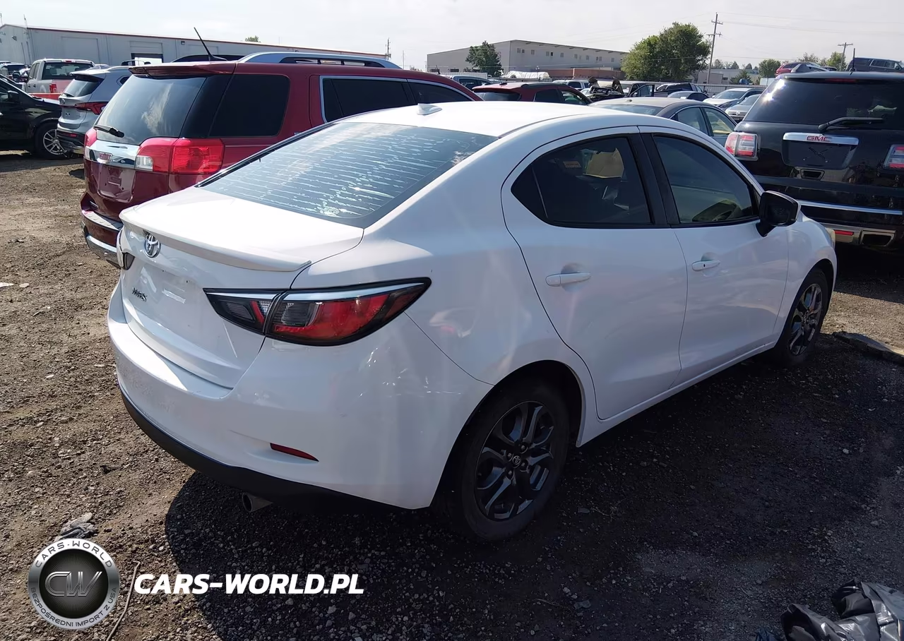 2019 Toyota Yaris Le VIN:3MYDLBYV7KY512160 - 4