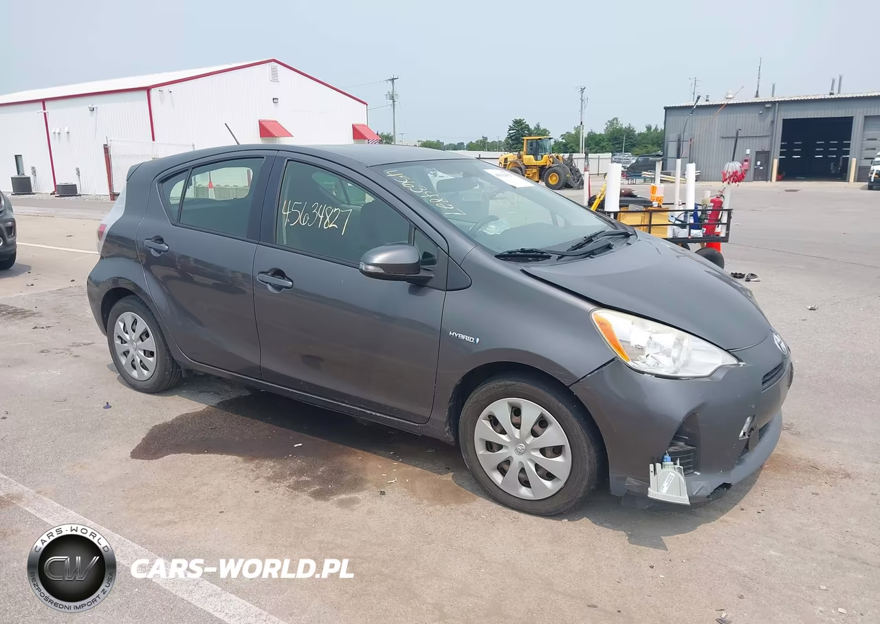 2013 Toyota Prius C Two VIN:JTDKDTB3XD1552160 - 1