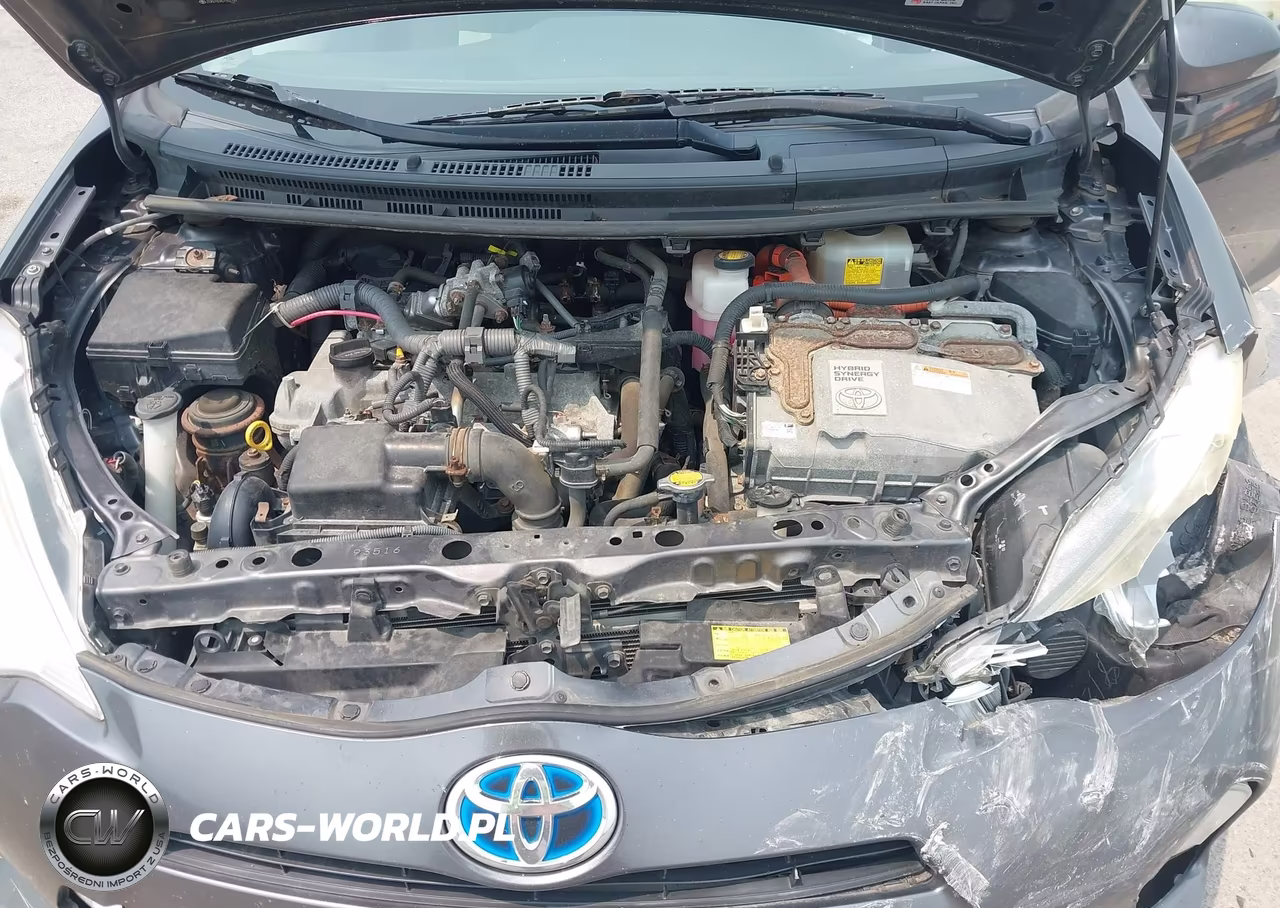 2013 Toyota Prius C Two VIN:JTDKDTB3XD1552160 - 10