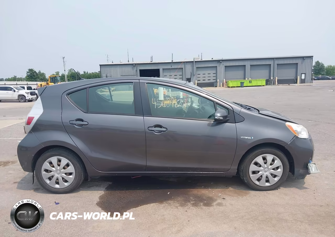 2013 Toyota Prius C Two VIN:JTDKDTB3XD1552160 - 13