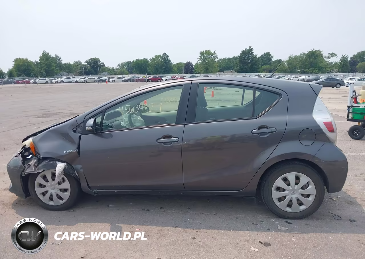2013 Toyota Prius C Two VIN:JTDKDTB3XD1552160 - 14