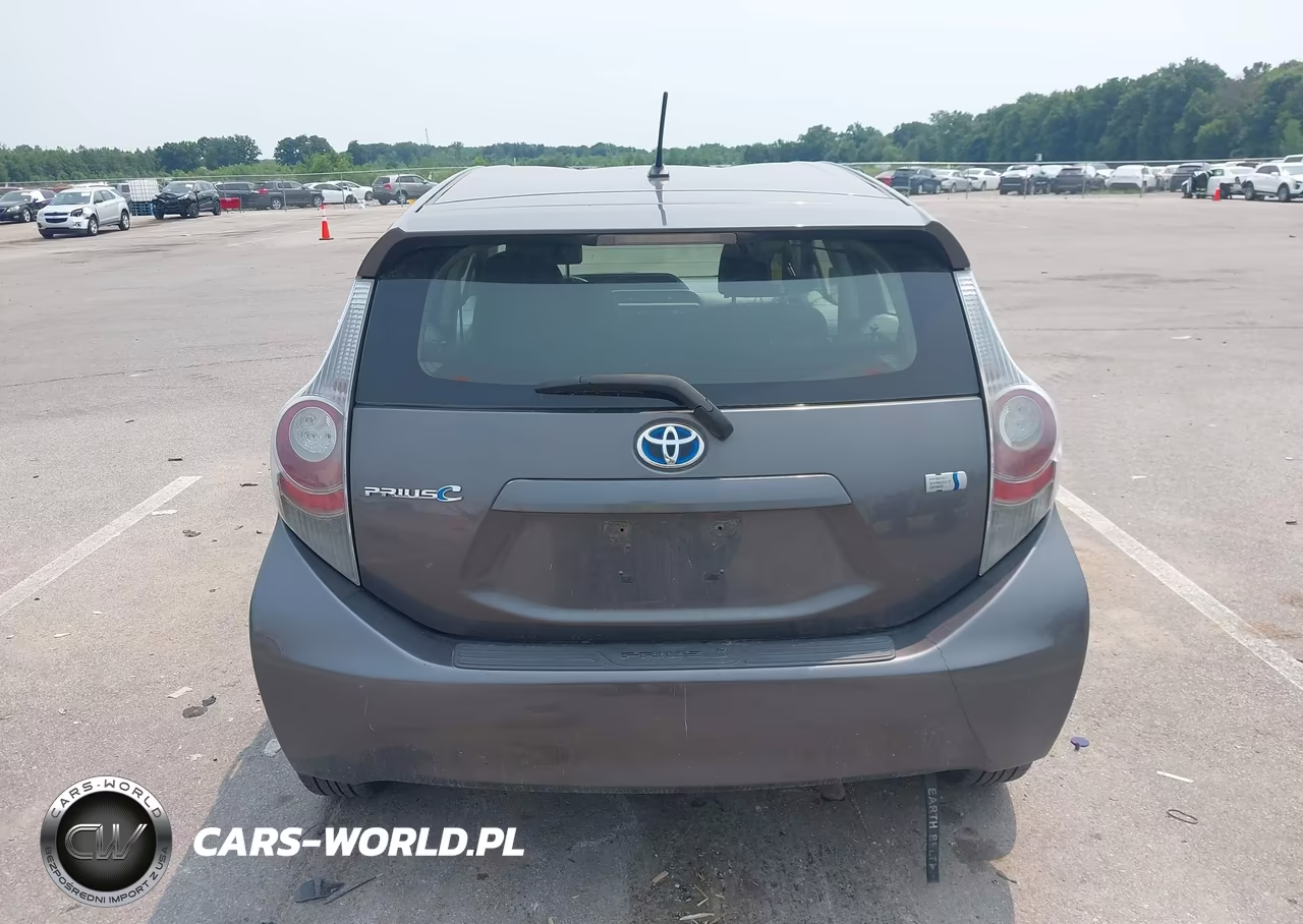 2013 Toyota Prius C Two VIN:JTDKDTB3XD1552160 - 16