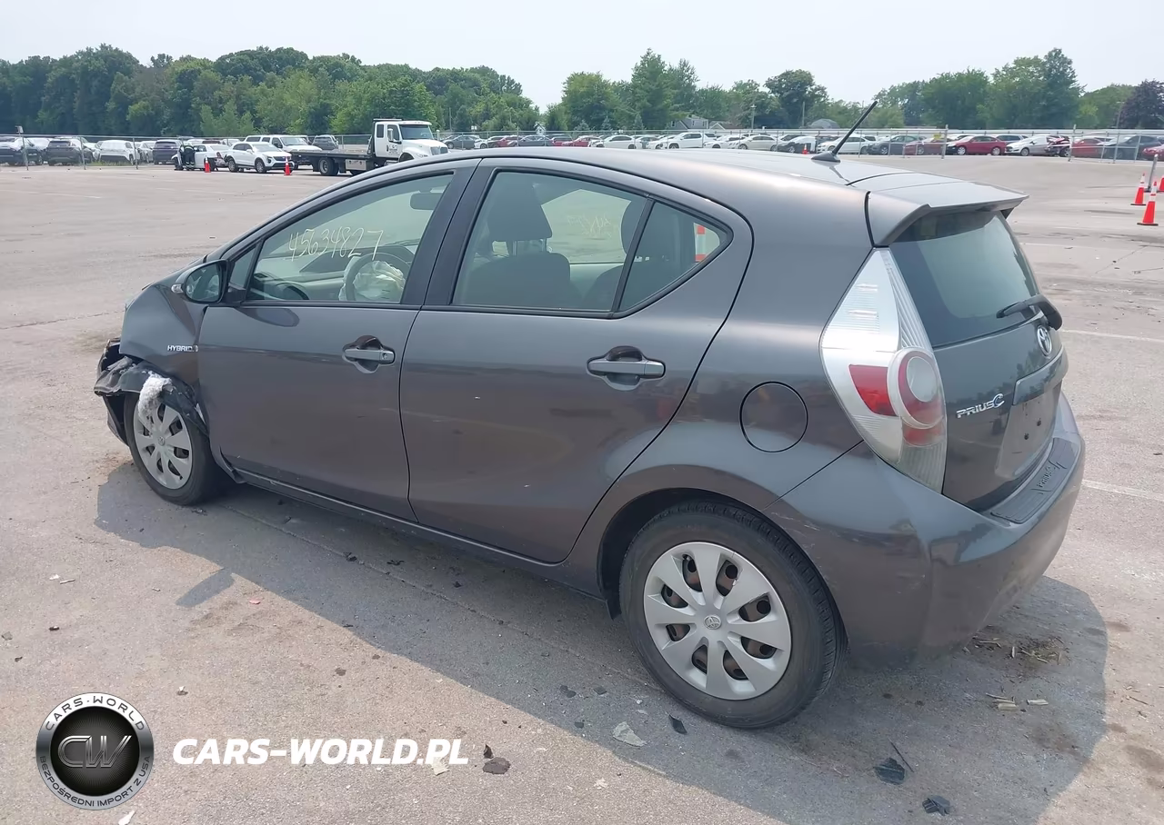 2013 Toyota Prius C Two VIN:JTDKDTB3XD1552160 - 3
