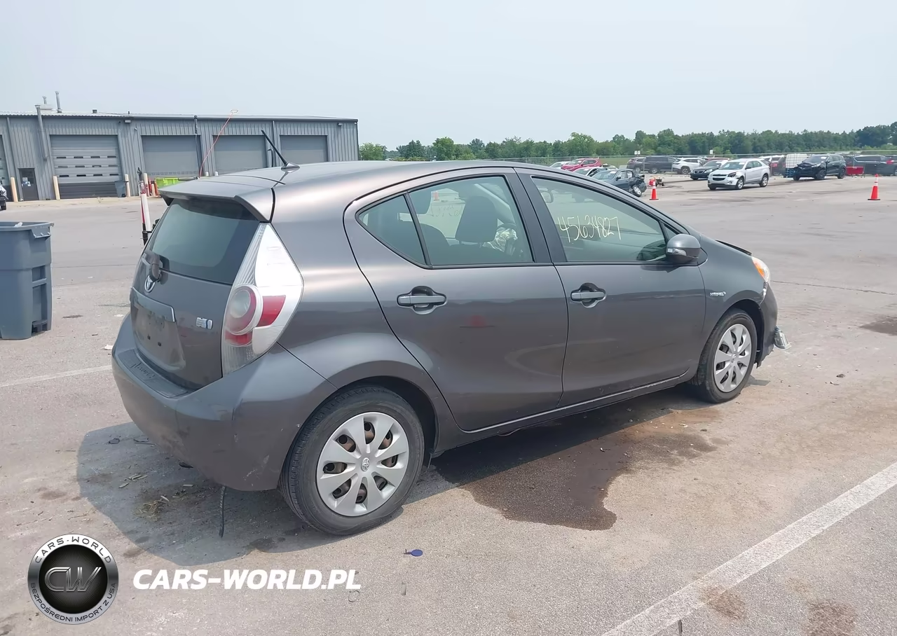 2013 Toyota Prius C Two VIN:JTDKDTB3XD1552160 - 4