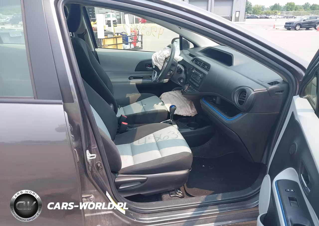 2013 Toyota Prius C Two VIN:JTDKDTB3XD1552160 - 5