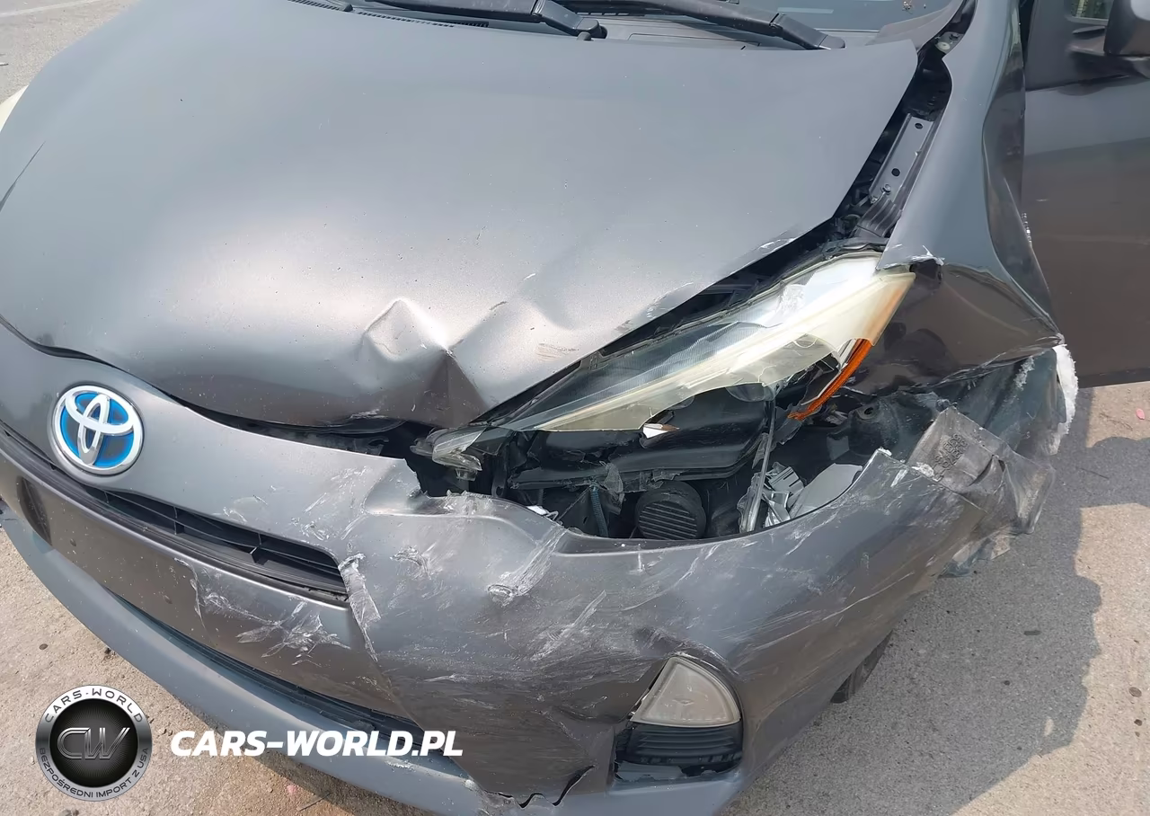 2013 Toyota Prius C Two VIN:JTDKDTB3XD1552160 - 6