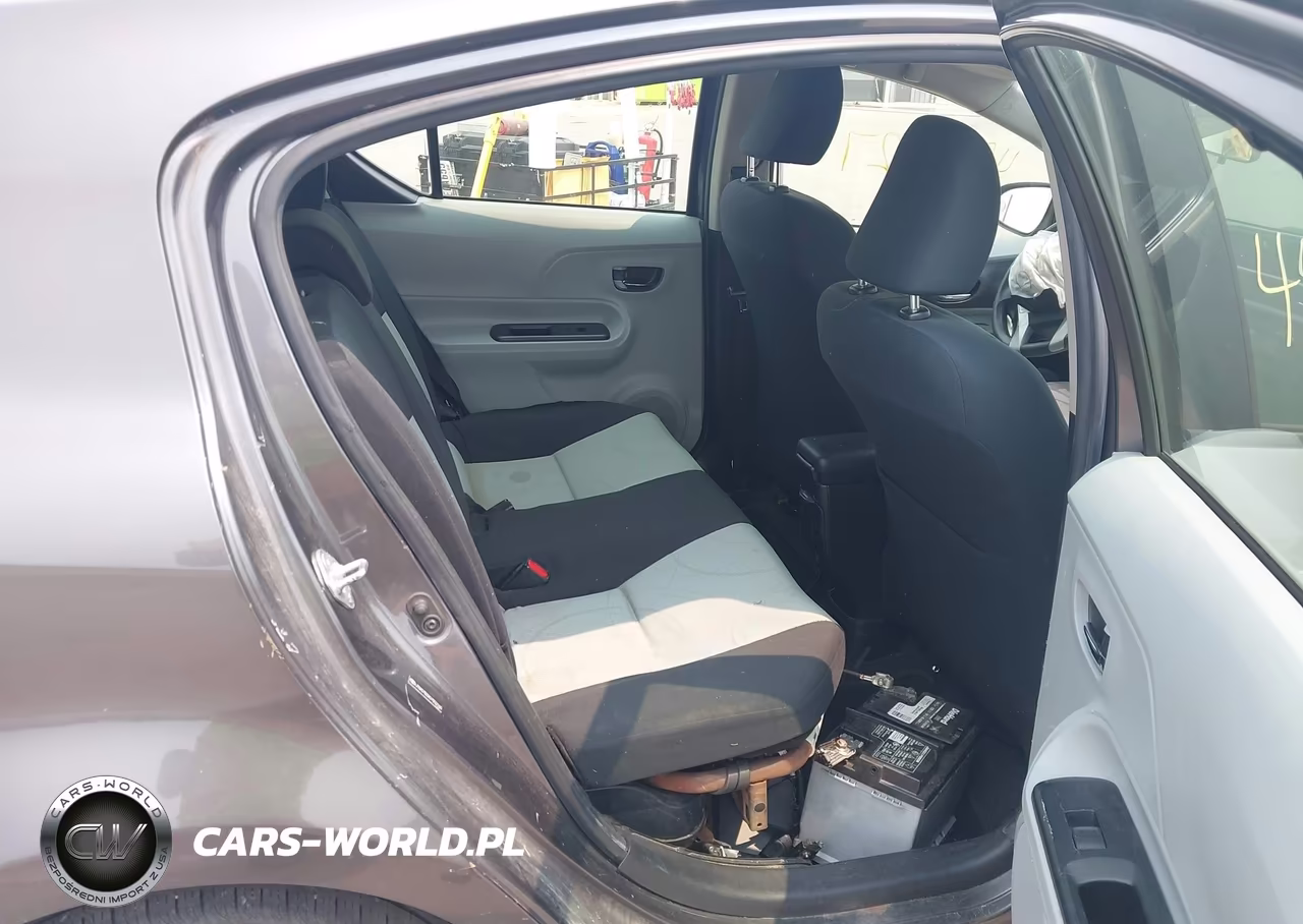 2013 Toyota Prius C Two VIN:JTDKDTB3XD1552160 - 8