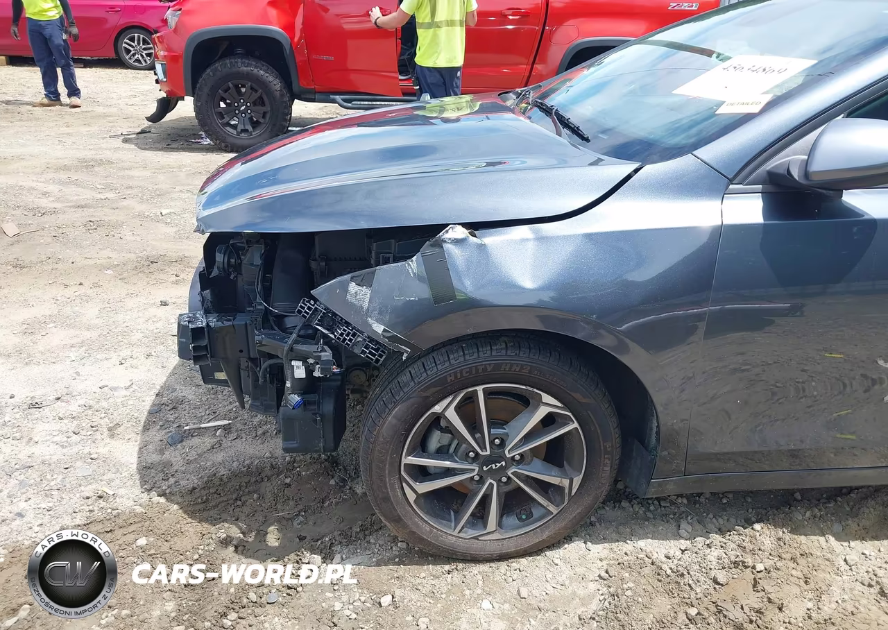 2023 Kia Forte Lxs VIN:3KPF24AD7PE563657 - 19