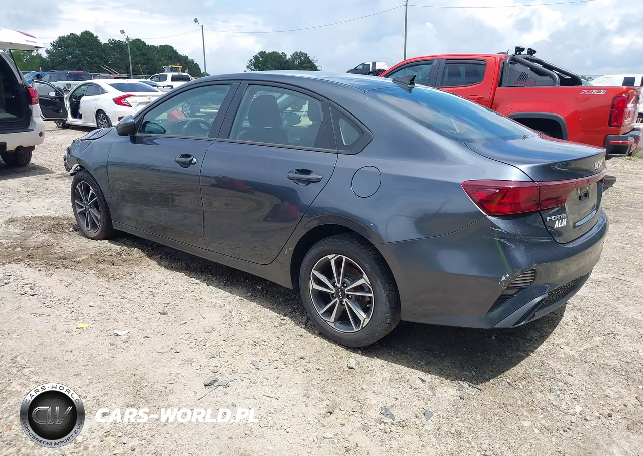 2023 Kia Forte Lxs VIN:3KPF24AD7PE563657 - 3
