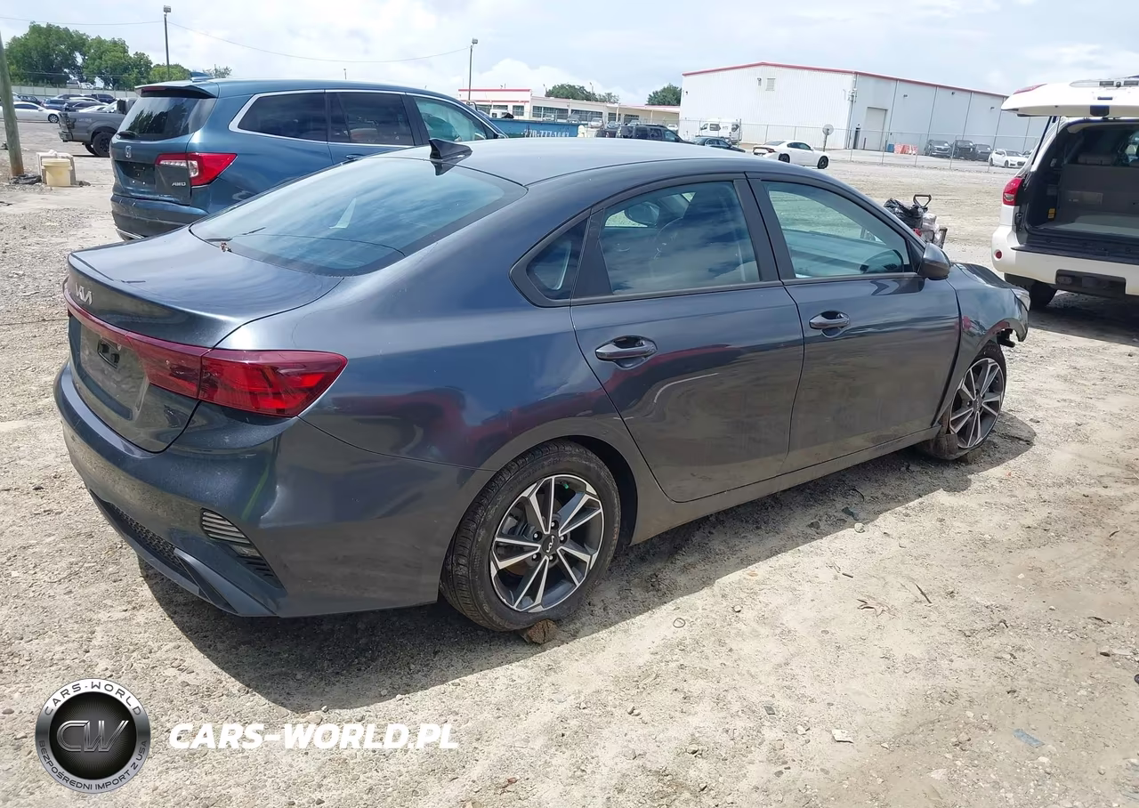 2023 Kia Forte Lxs VIN:3KPF24AD7PE563657 - 4
