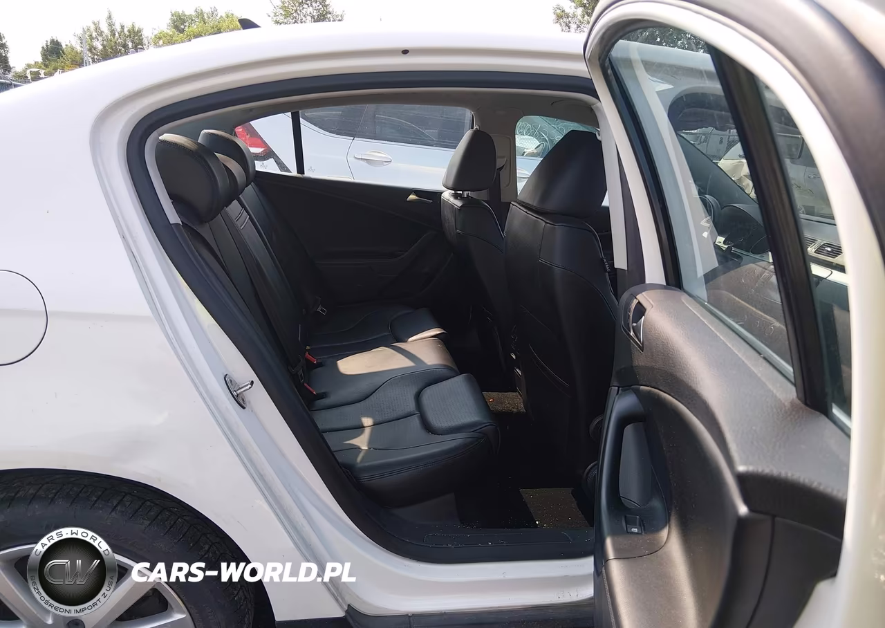2010 Volkswagen Passat Komfort VIN:WVWJK7AN8AE092075 - 8