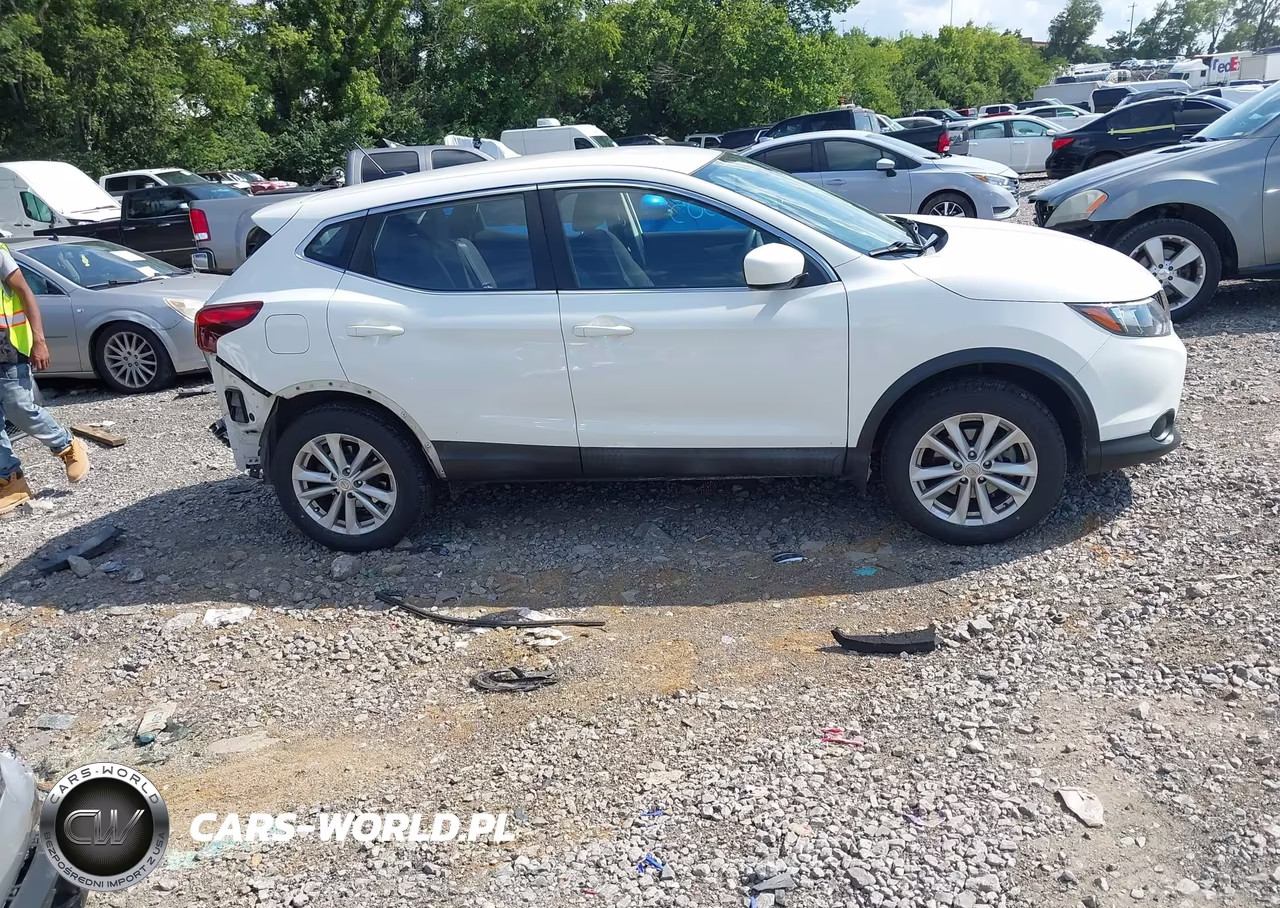2017 Nissan Rogue Sport S VIN:JN1BJ1CR9HW108117 - 13