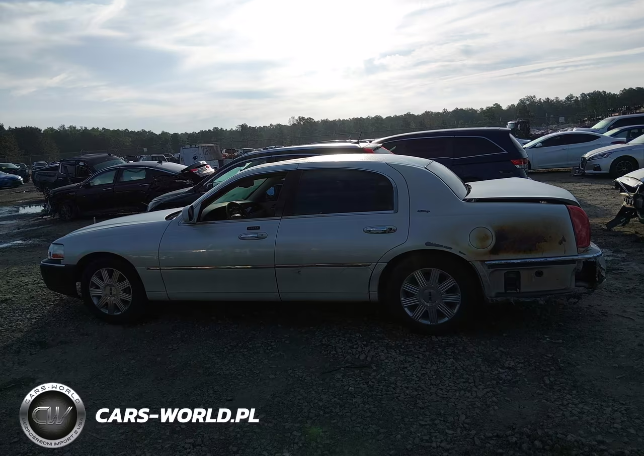 2004 Lincoln Town Car Ultimate VIN:1LNHM83W54Y645042 - 14