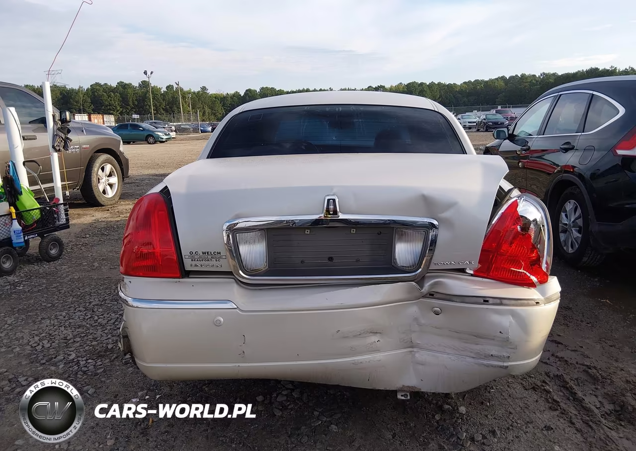 2004 Lincoln Town Car Ultimate VIN:1LNHM83W54Y645042 - 16
