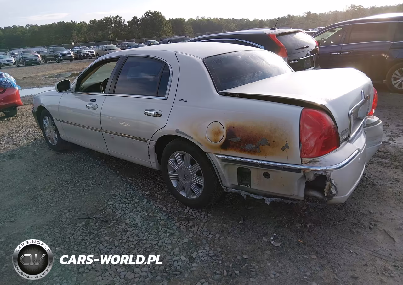 2004 Lincoln Town Car Ultimate VIN:1LNHM83W54Y645042 - 3