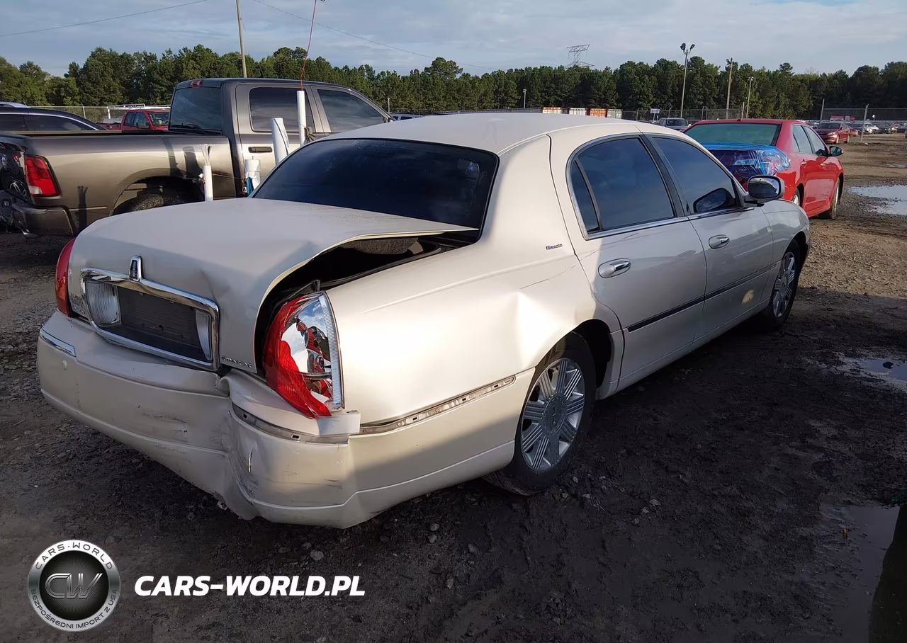 2004 Lincoln Town Car Ultimate VIN:1LNHM83W54Y645042 - 4