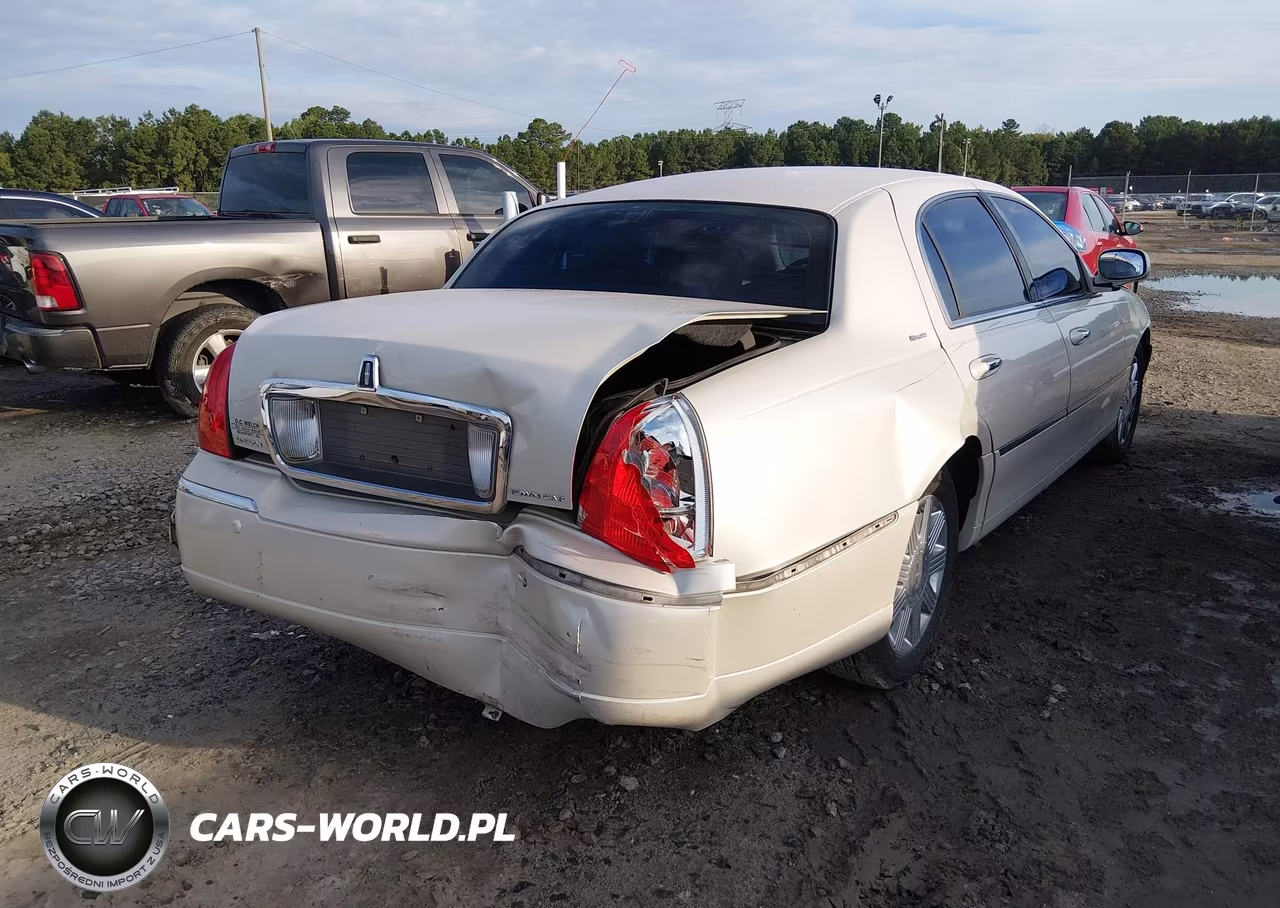 2004 Lincoln Town Car Ultimate VIN:1LNHM83W54Y645042 - 6