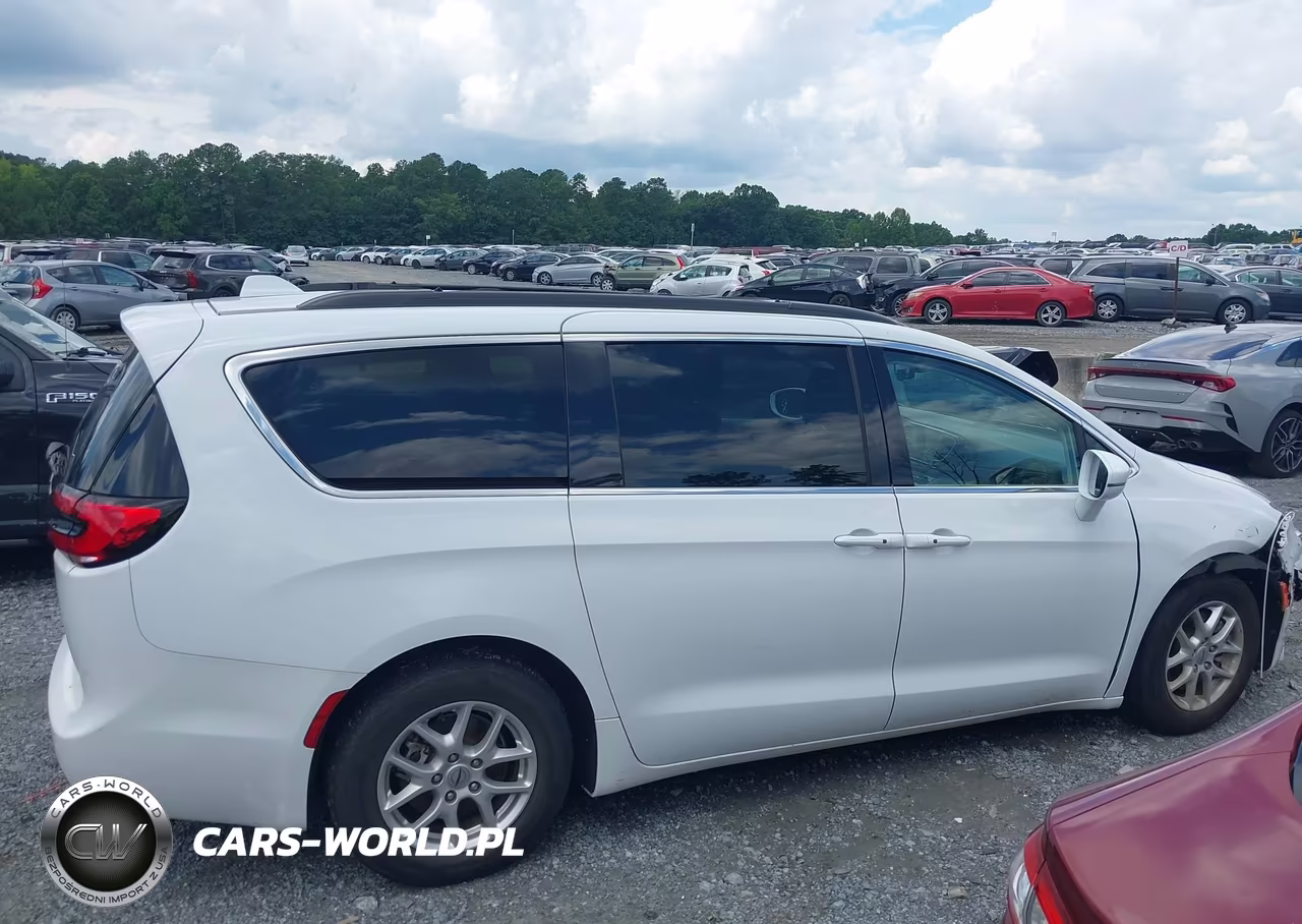 2022 Chrysler Pacifica Touring L VIN:2C4RC1BG6NR115665 - 13
