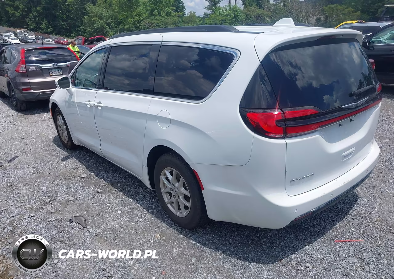 2022 Chrysler Pacifica Touring L VIN:2C4RC1BG6NR115665 - 3