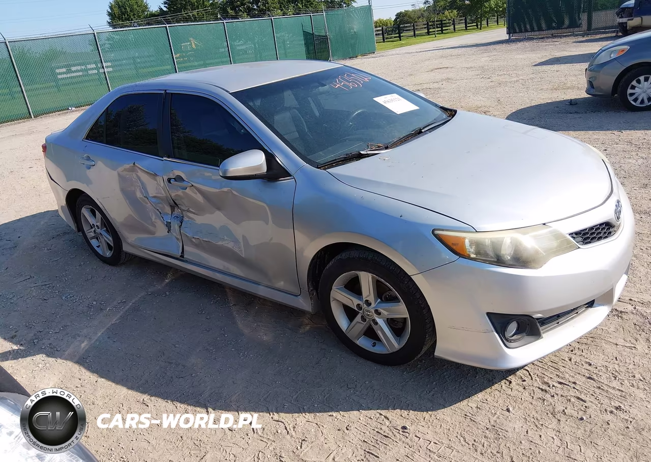 2014 Toyota Camry Se – zdjęcie 1 z 15
