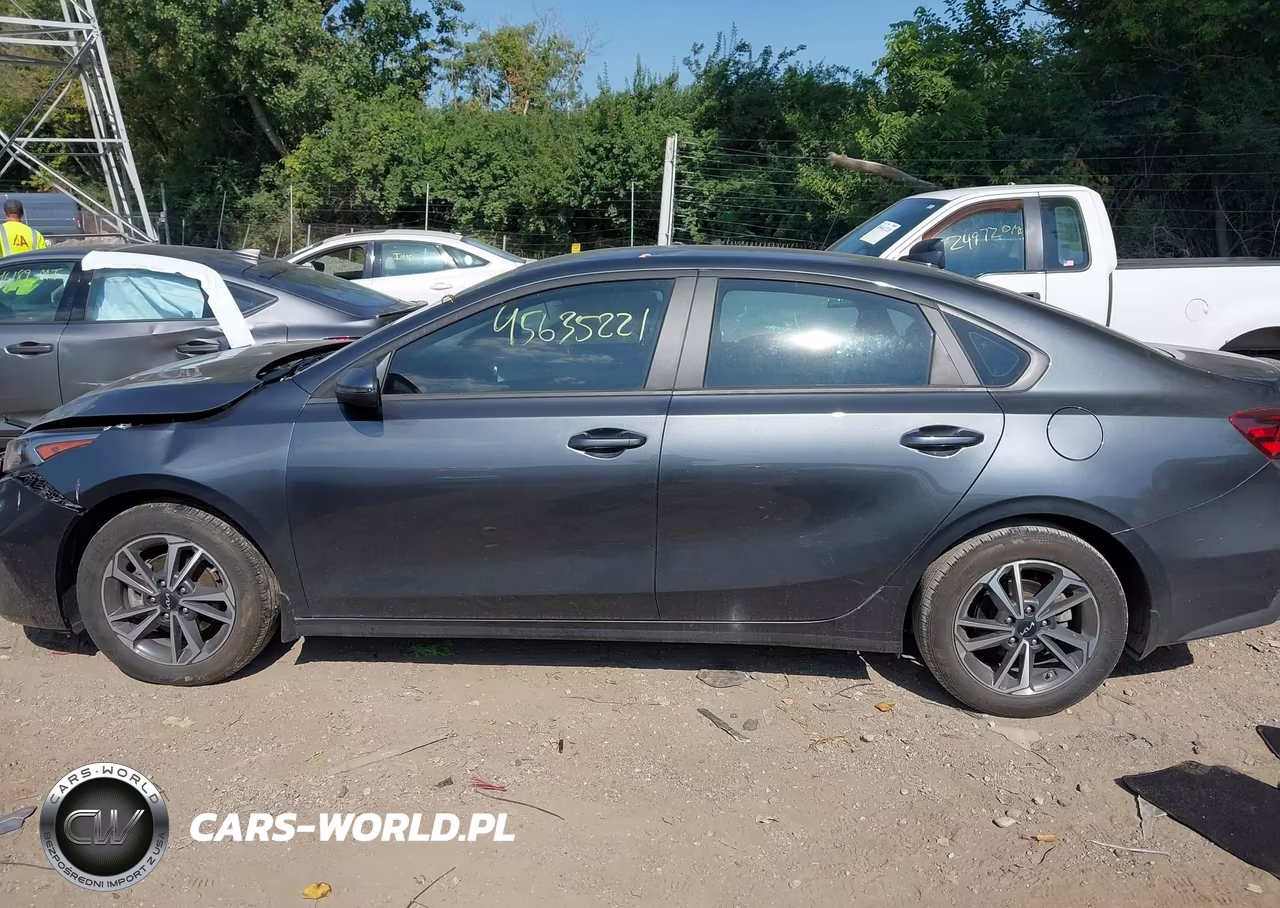 2024 Kia Forte Lxs VIN:3KPF24AD6RE767675 - 14