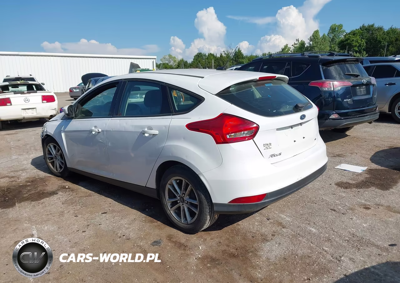 2018 Ford Focus Se VIN:1FADP3K29JL224726 - 3