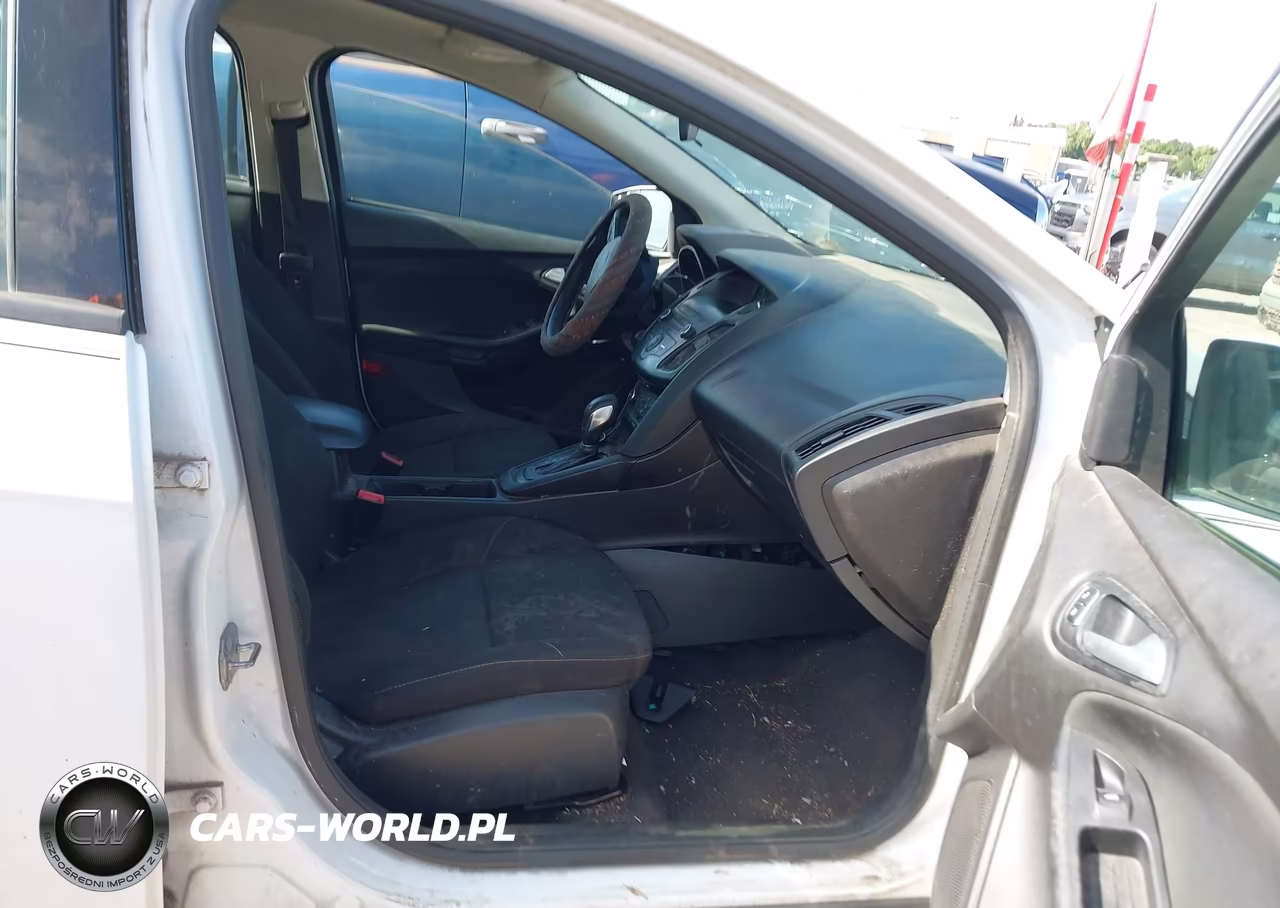 2018 Ford Focus Se VIN:1FADP3K29JL224726 - 5