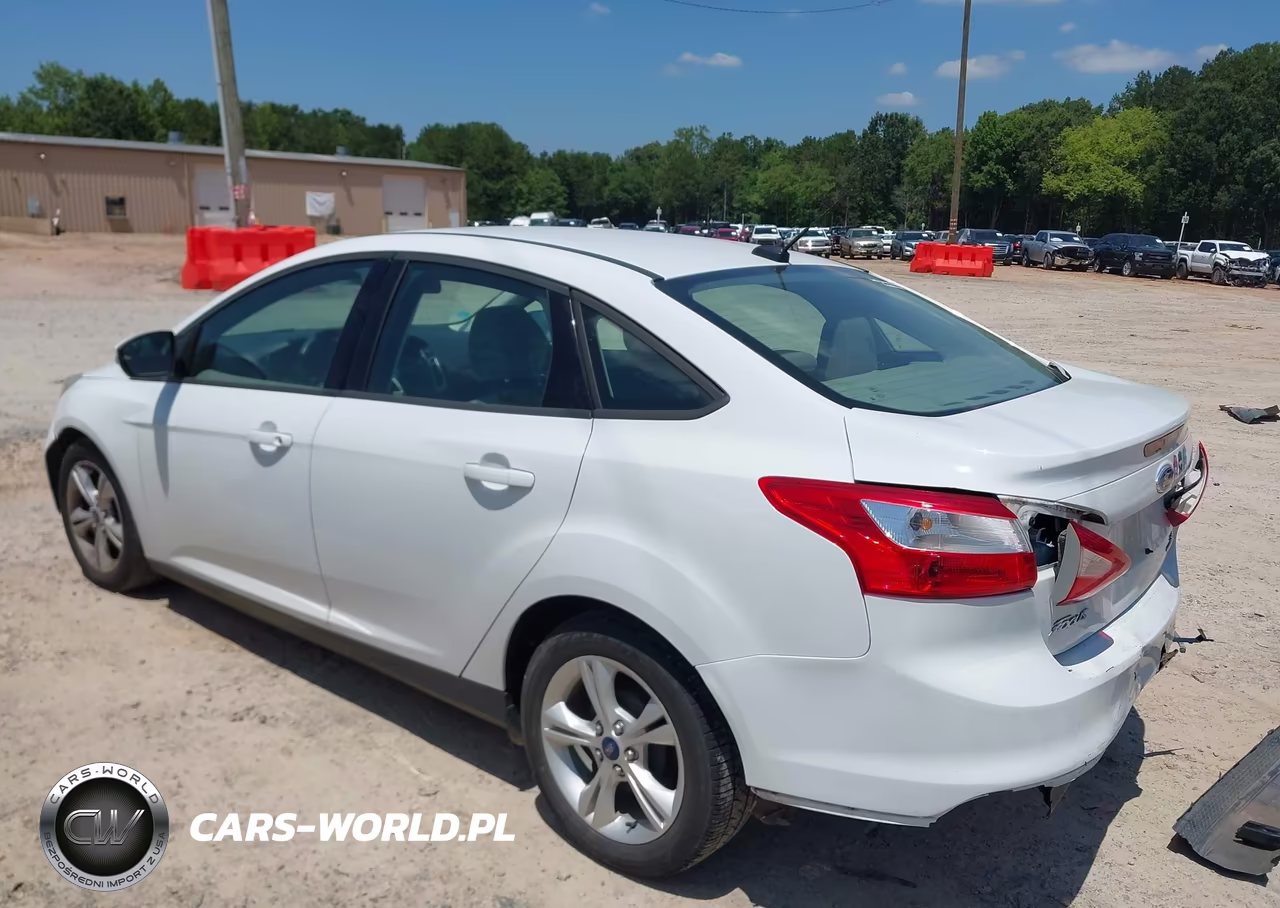 2014 Ford Focus Se VIN:1FADP3F28EL416638 - 3
