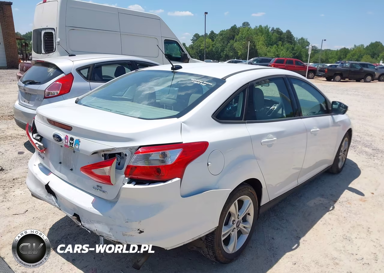 2014 Ford Focus Se VIN:1FADP3F28EL416638 - 4