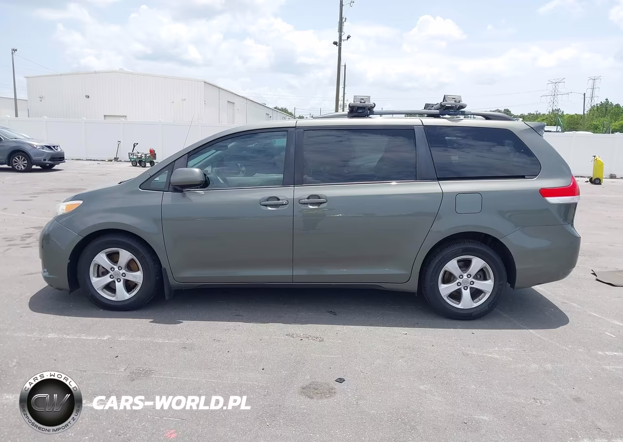 2011 Toyota Sienna Le V6 VIN:5TDKK3DC6BS156309 - 13